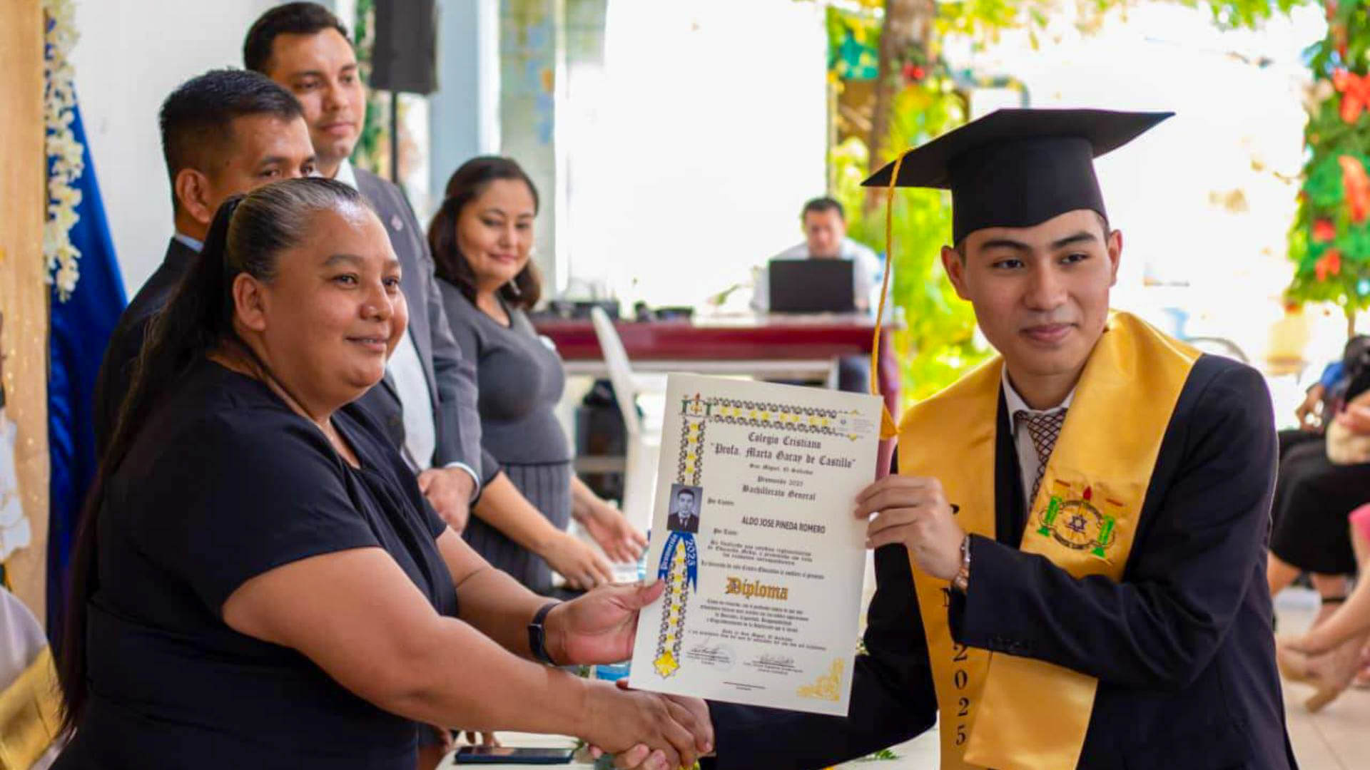 Lanzamiento de birretes