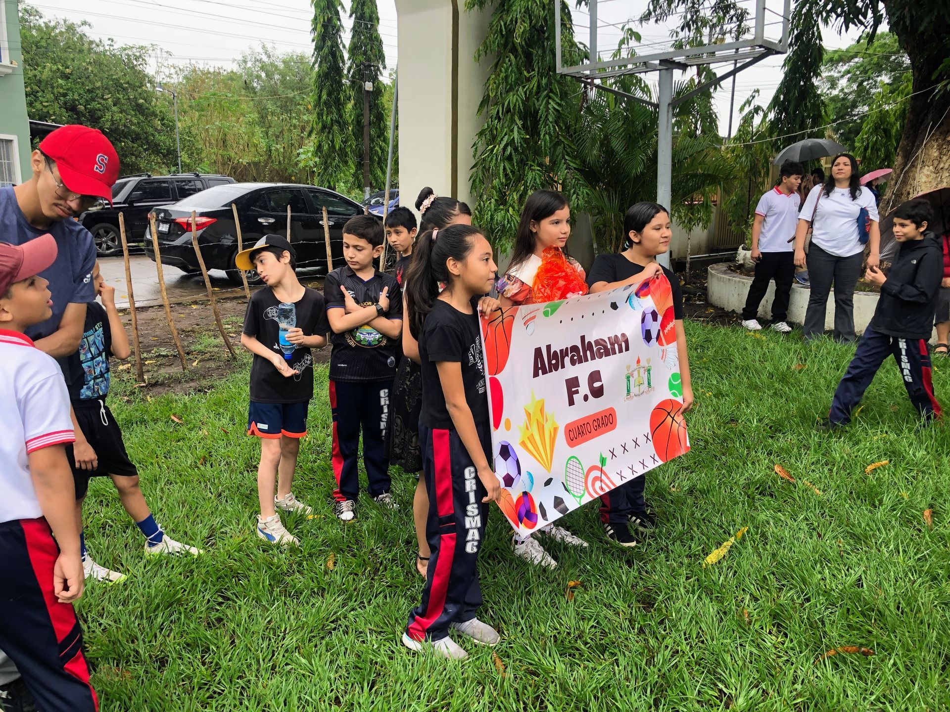 Alumnos participando en las competencias